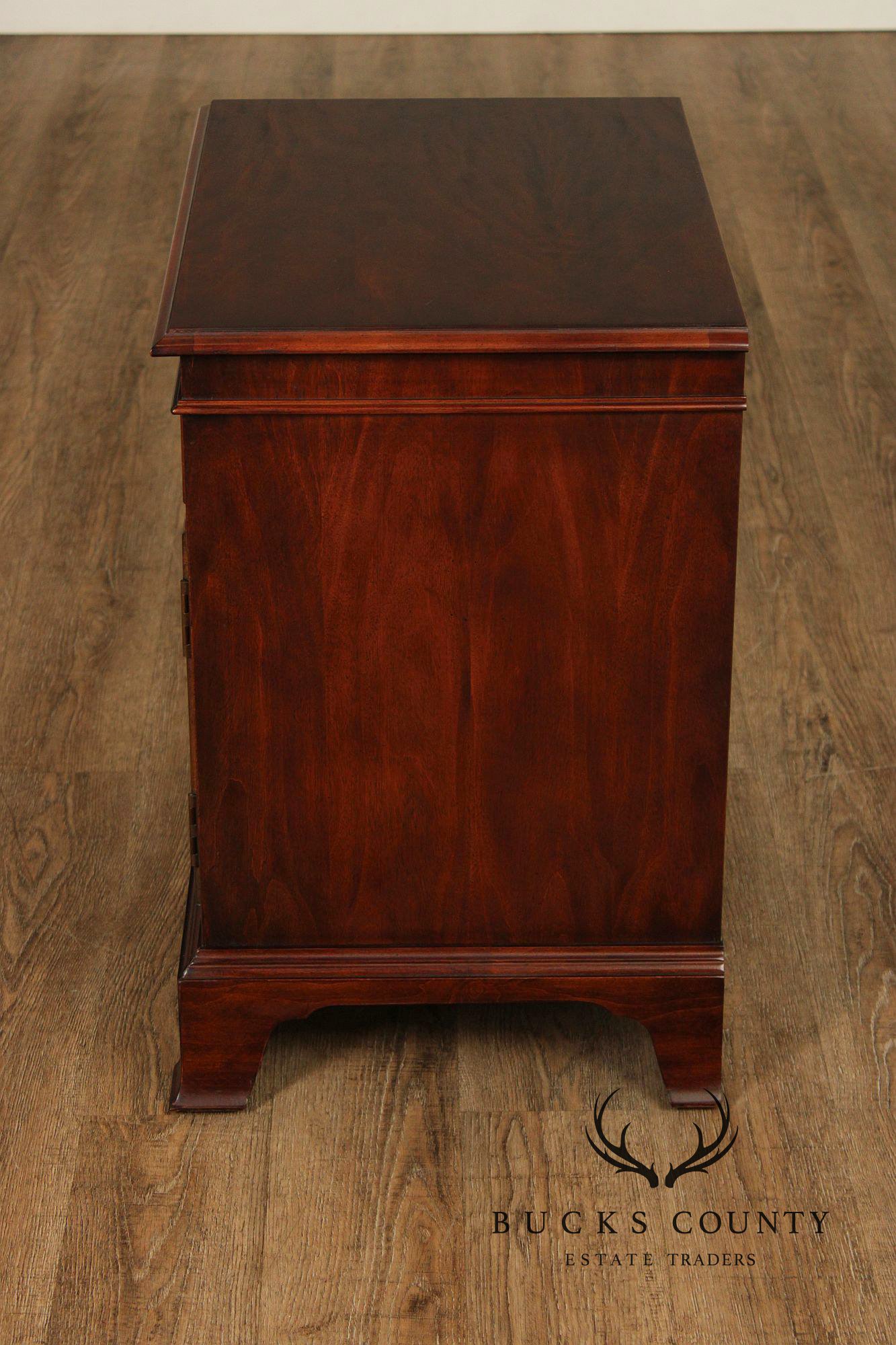 Century Furniture Georgian Style Pair of Mahogany Nightstands