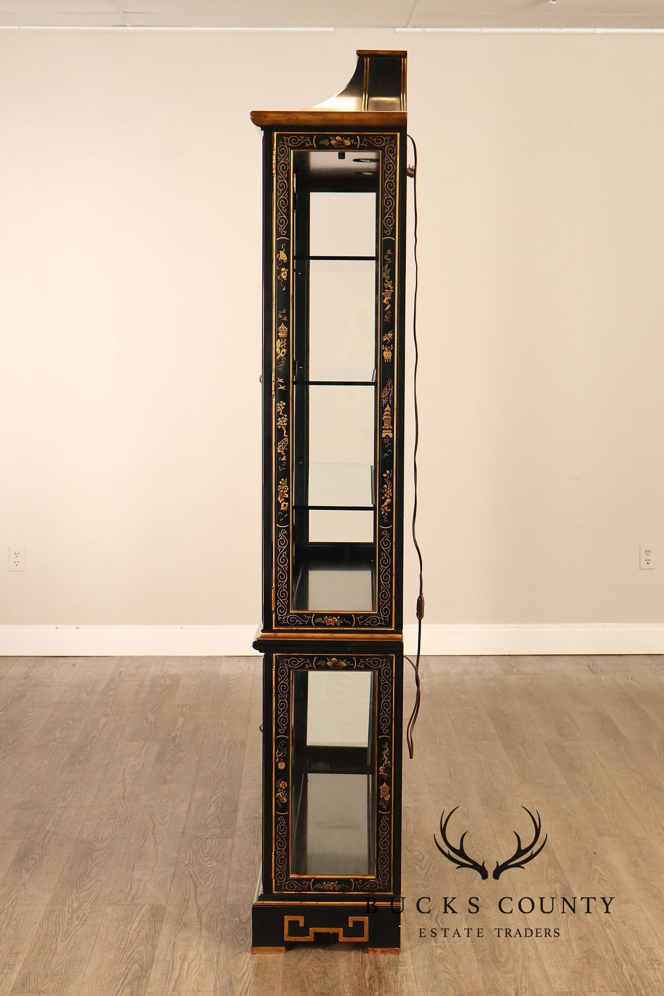 Drexel Heritage Et Cetera Asian Chinoiserie Hand Painted Lighted China Display Cabinet