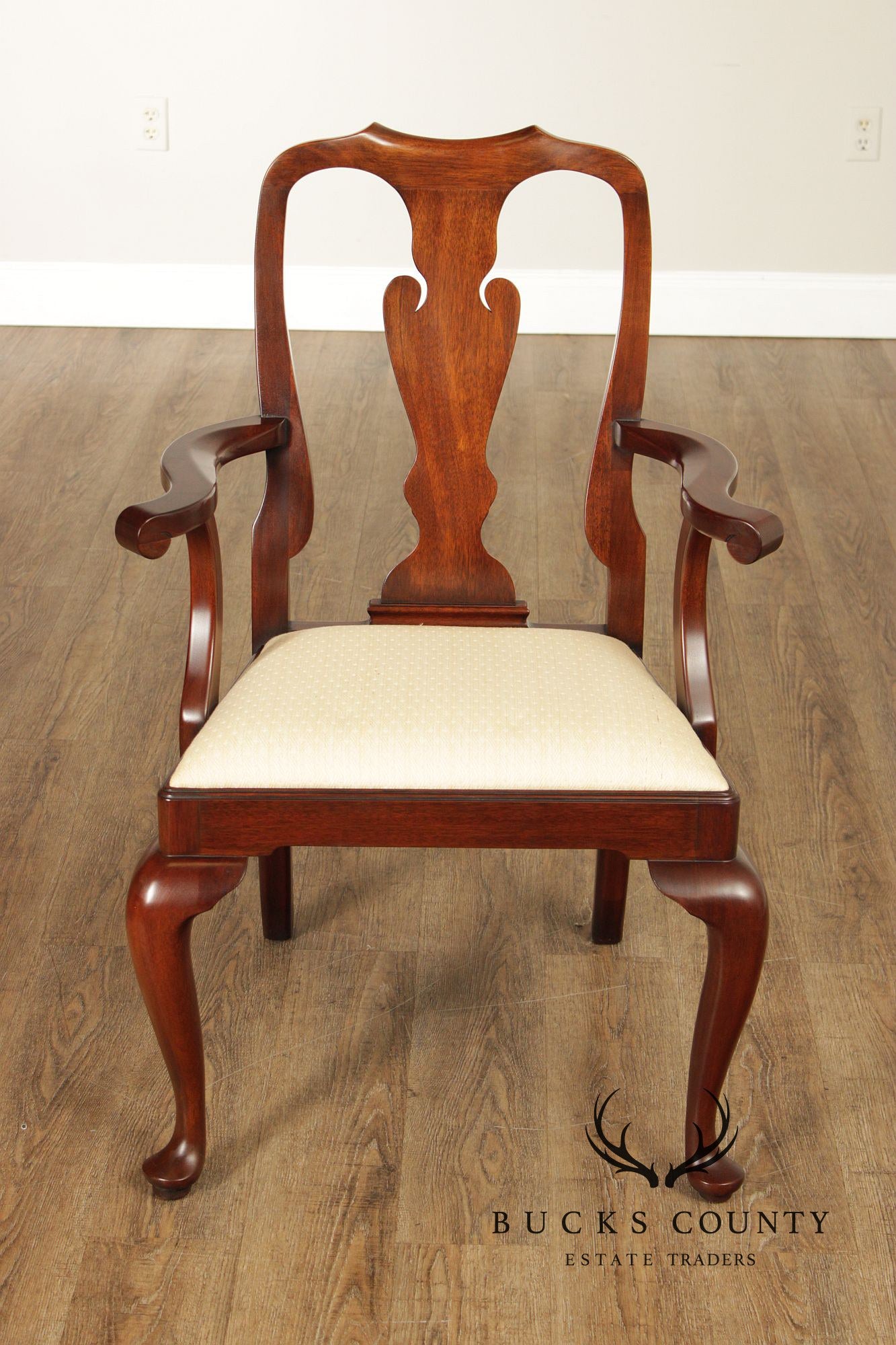 Henkel Harris Queen Anne Style Set of Eight Mahogany Dining Chairs