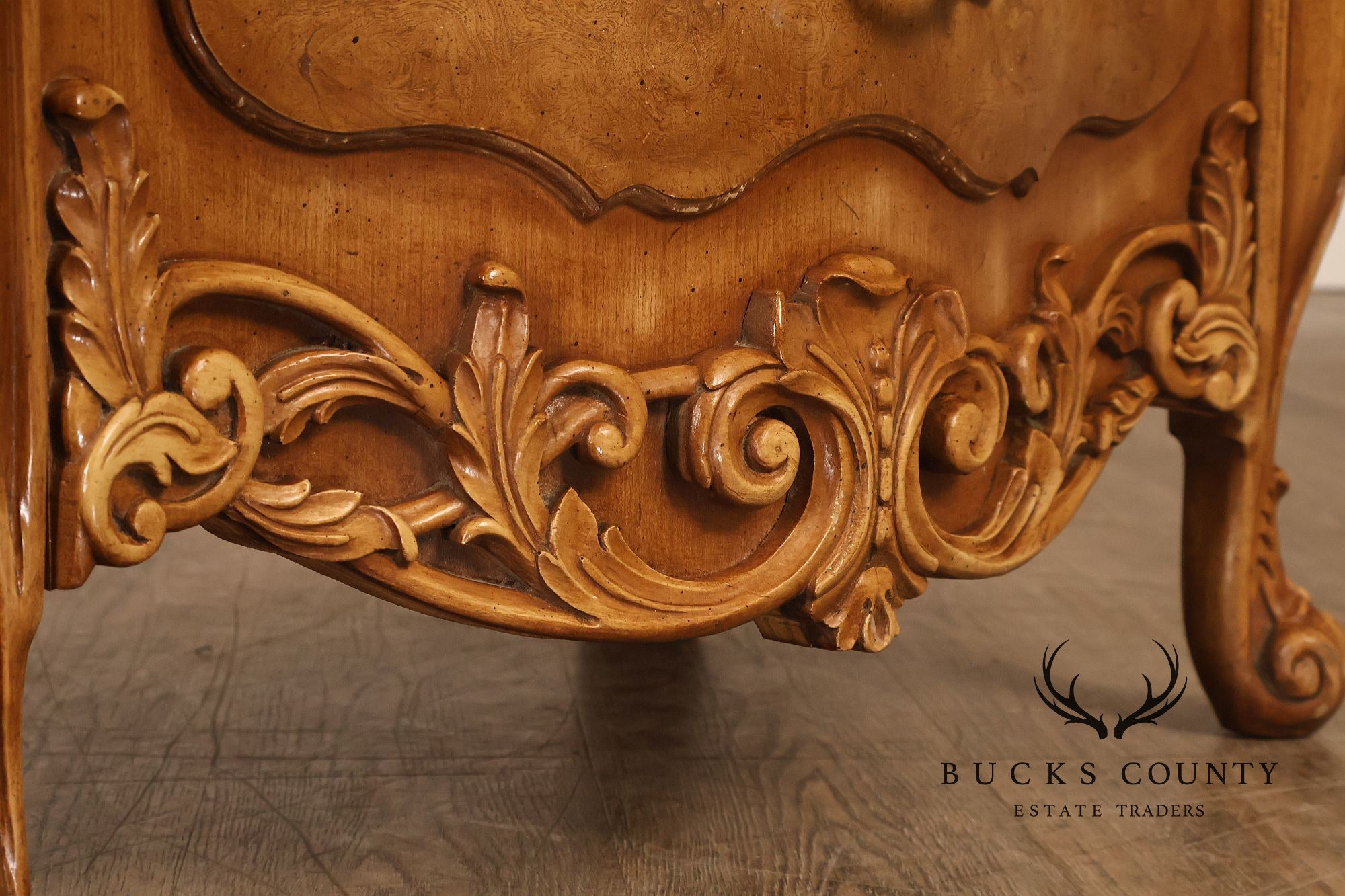 Italian Rococo Style Pair of Bombe Chest Nightstands