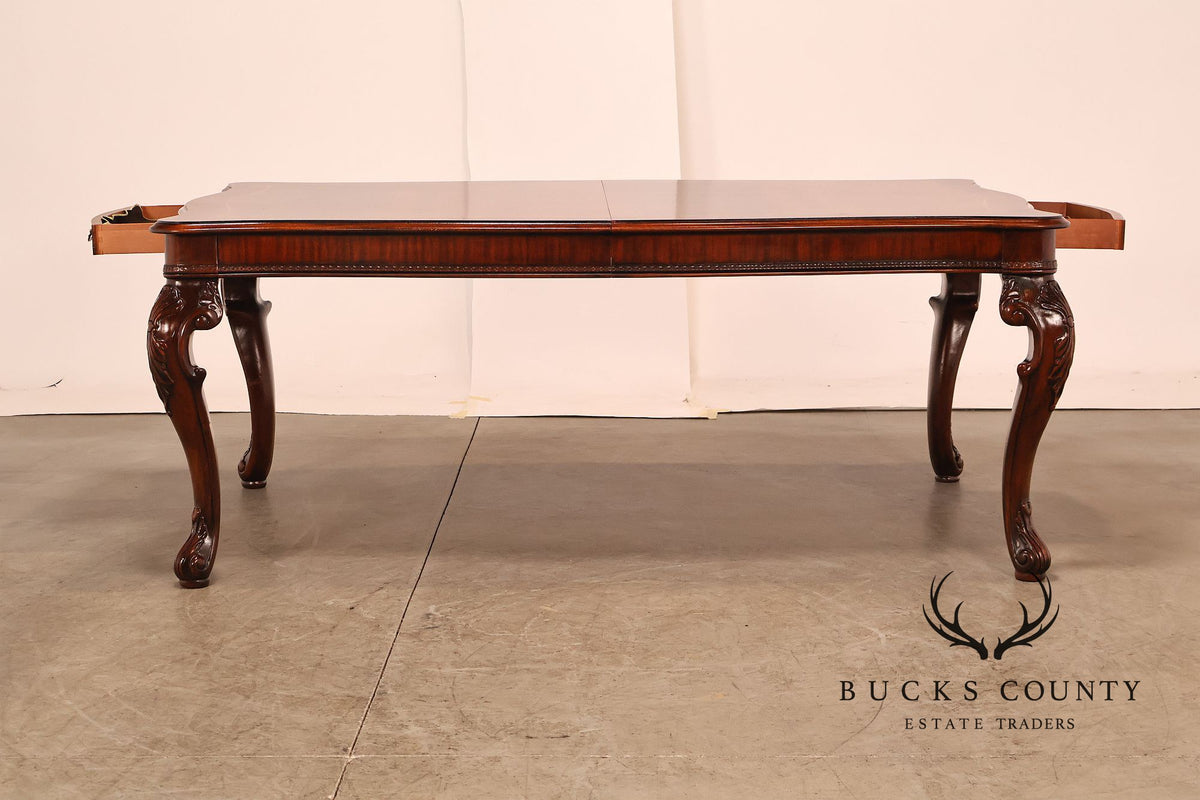Henredon Georgian Style Banded Mahogany Expandable Dining Table