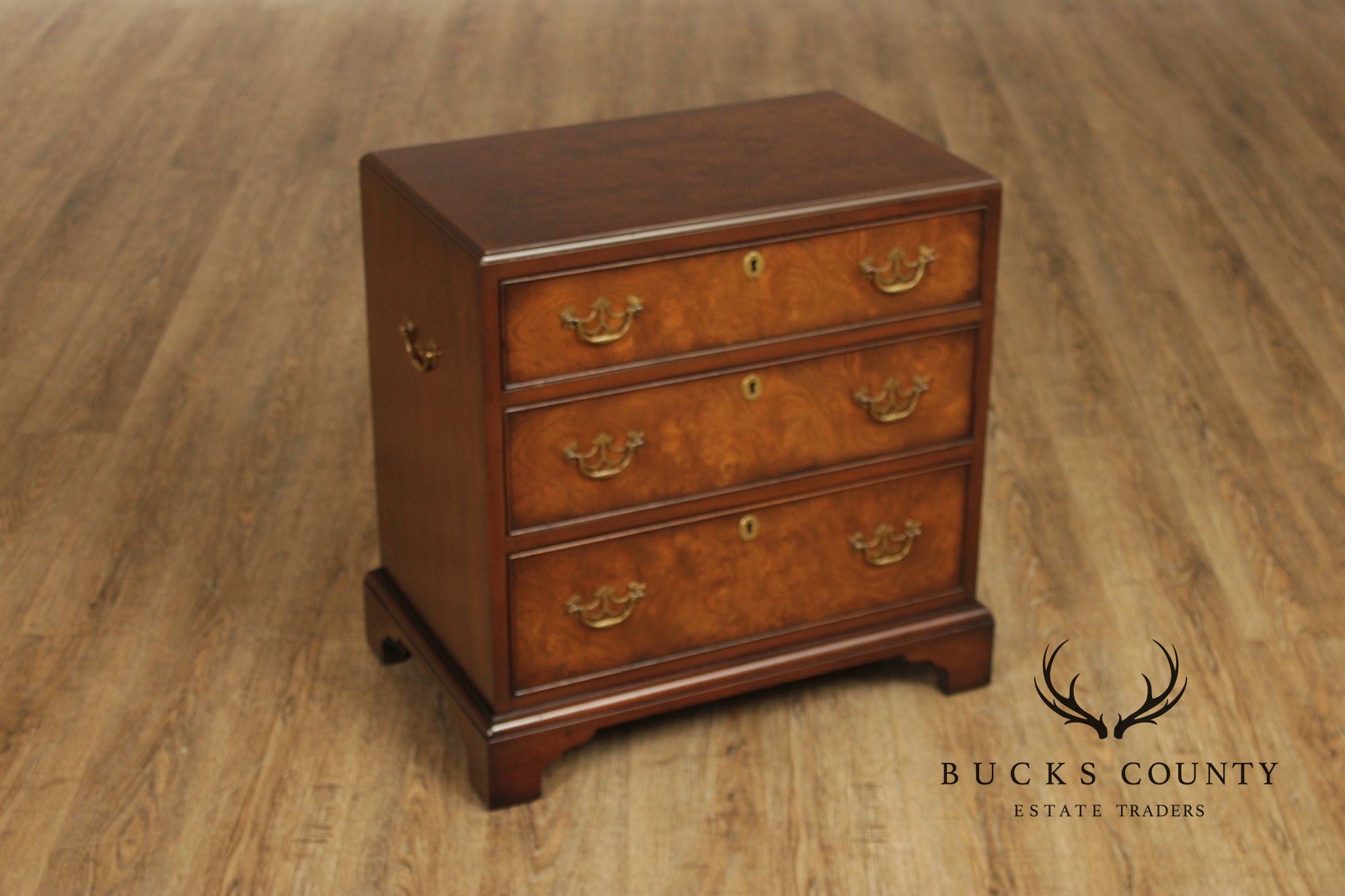 Kittinger Georgian Style Pair of Mahogany Three-Drawer Chests Nightstands