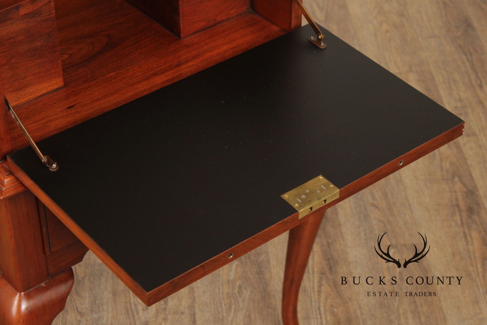 Henkel Harris Cherry Queen Anne Cellarette