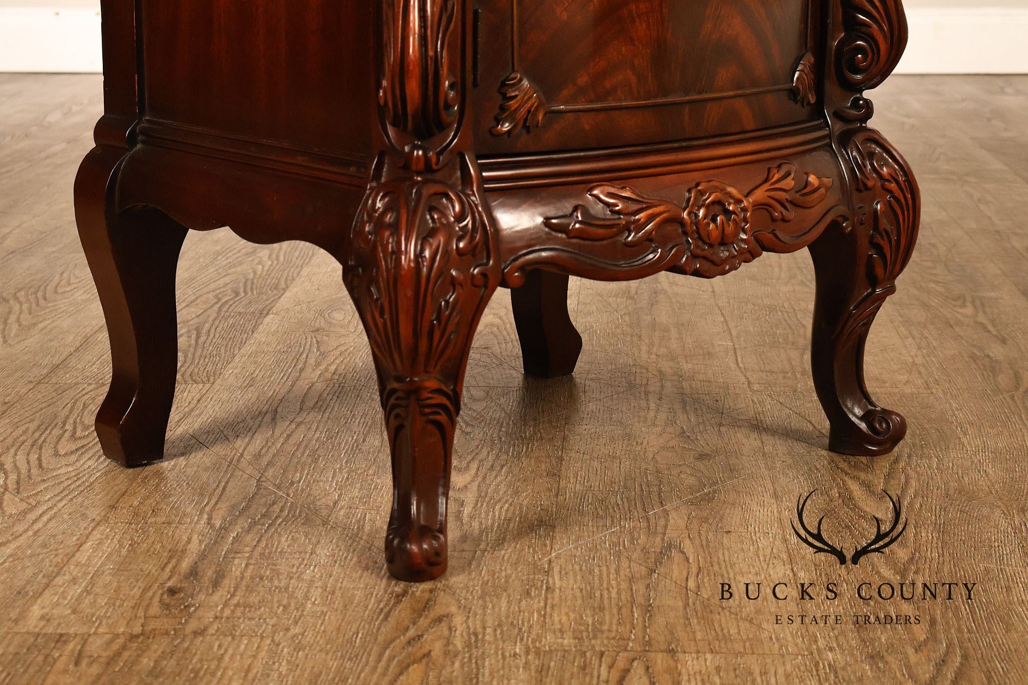 1940s Vintage Pair of Mahogany Nightstands