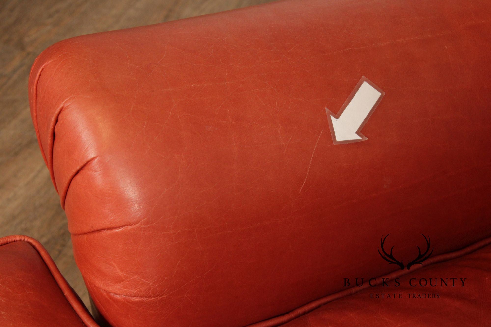 Dapha English Traditional Style Leather Chesterfield Armchair