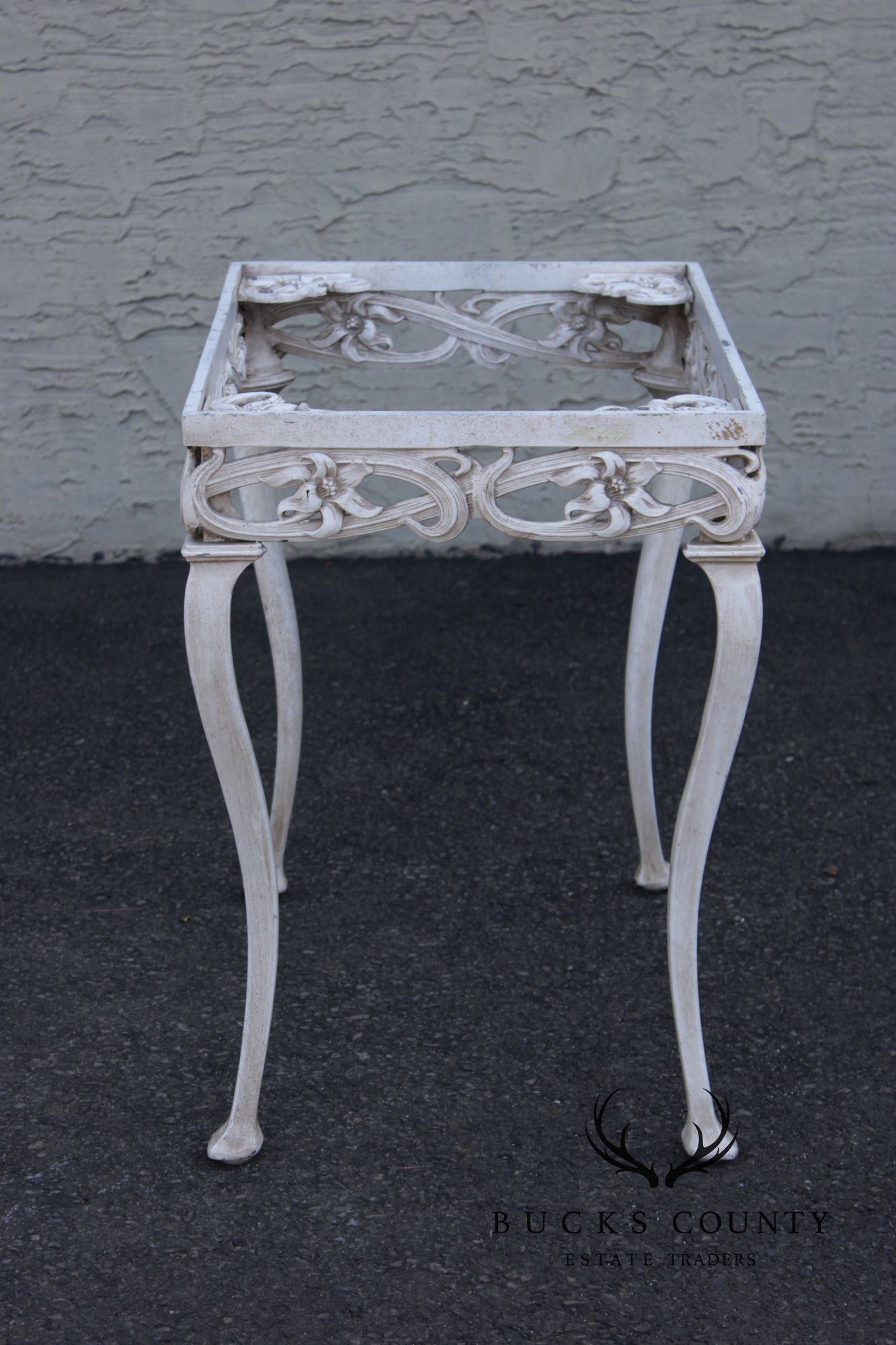 Brown Jordan Cast Aluminum 'Day Lily' Outdoor Patio Side Table