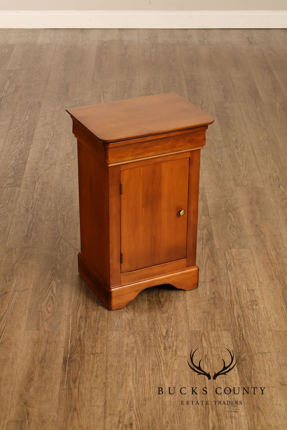 HPL Shermag Louis Philippe Style Pair of Cabinet Nightstands