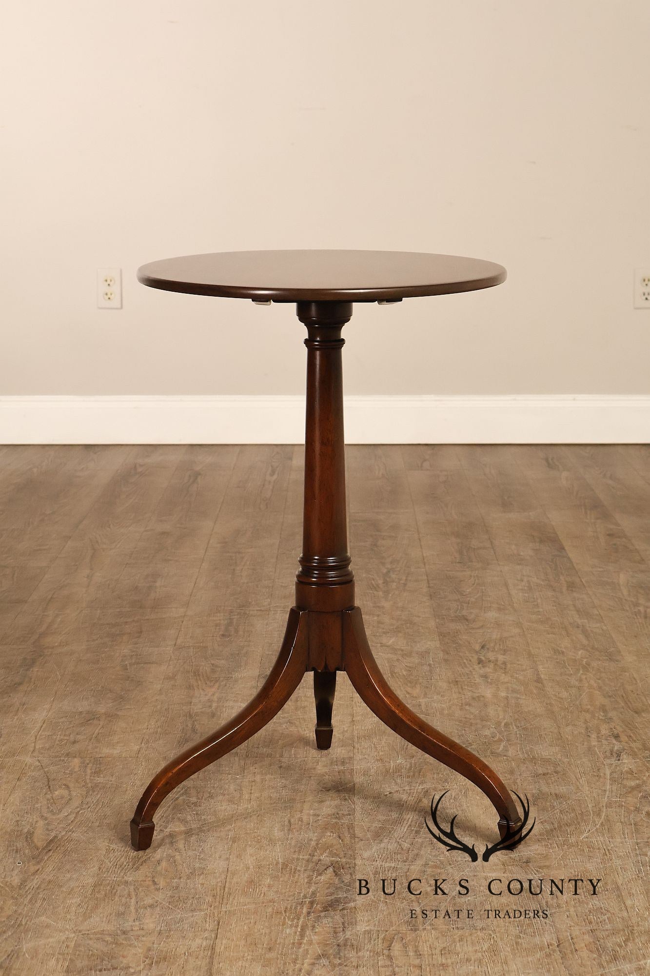 Kittinger Colonial Williamsburg Mahogany Oval Tilt Top Table