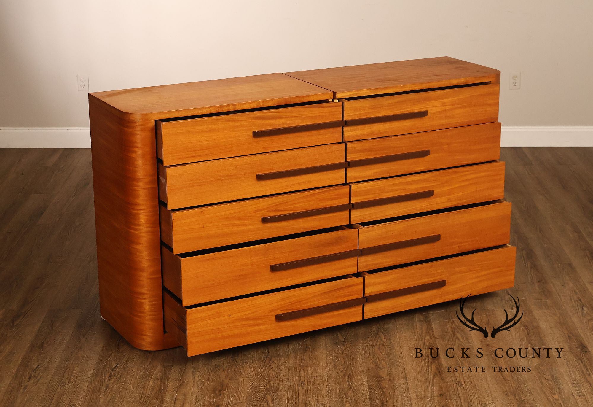 Donald Deskey Attributed 1930s Art Deco Streamlined Pair Of Five Drawer Chests