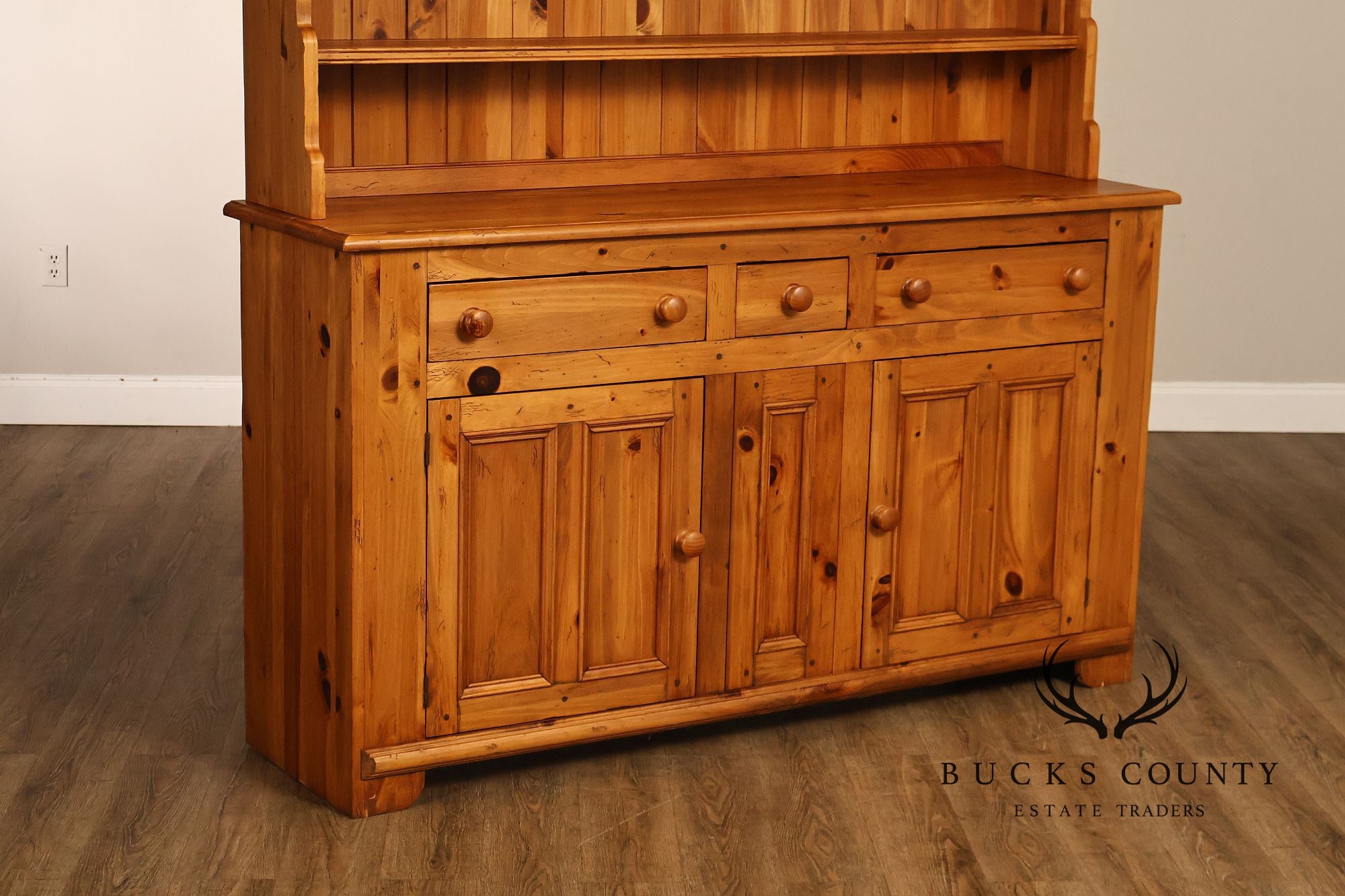 Ethan Allen Country Crossings Pine Set Back Hutch
