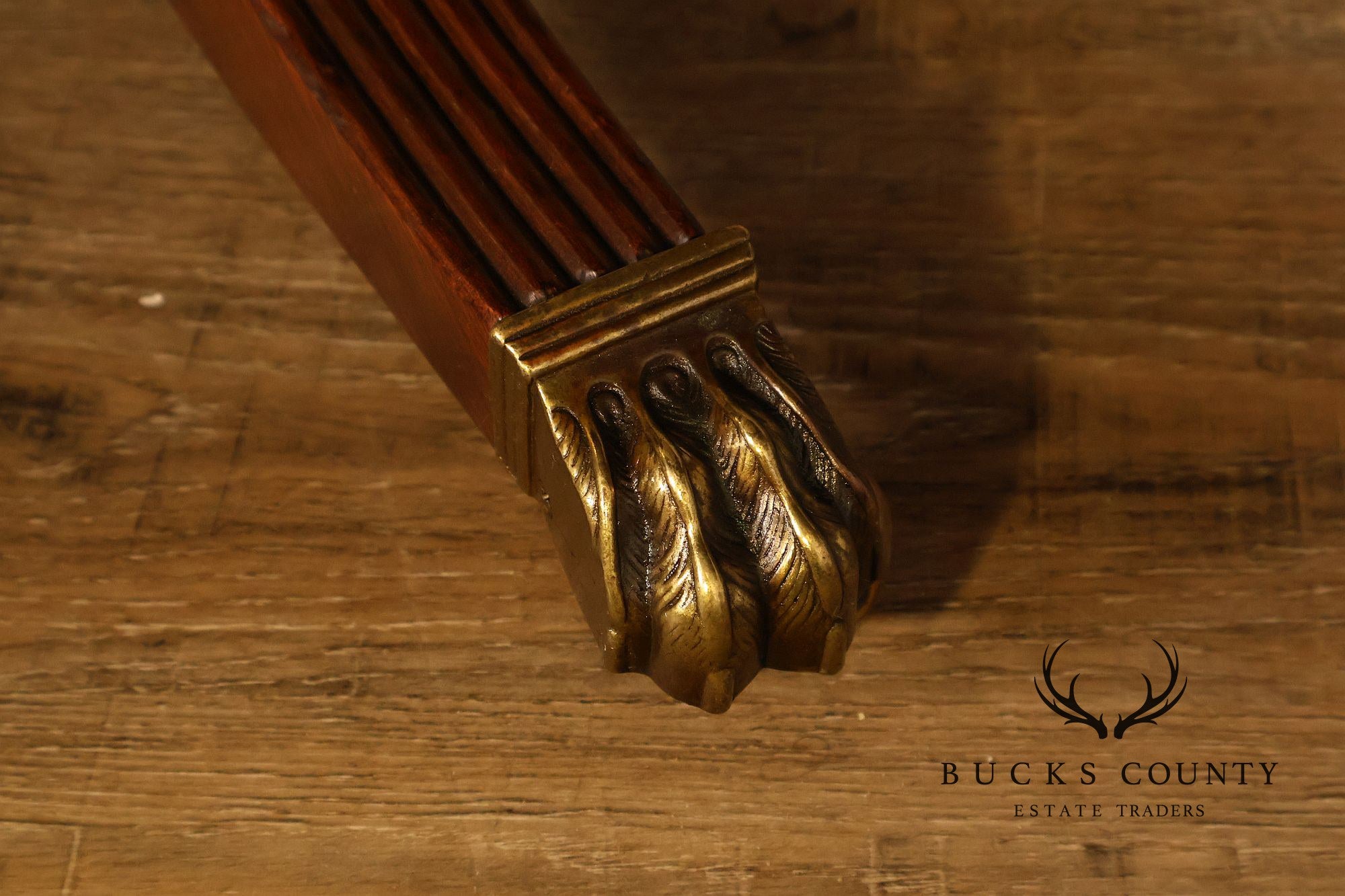 Hickory Chair Banded Mahogany Expandable Dining Table With Two Leaves