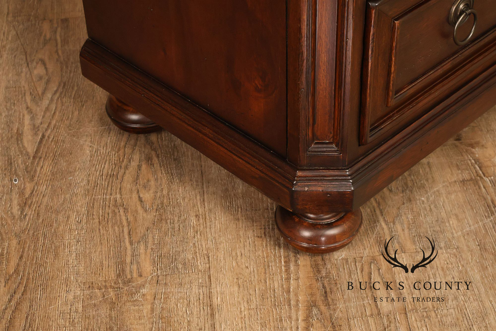 Grafton Street Mahogany Pair of Bedside Chests Nightstands