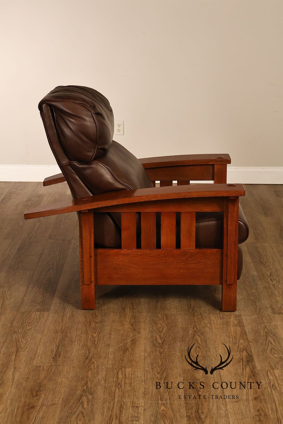 Stickley Mission Collection Pair of Bustle Back Bow Arm Morris Recliners