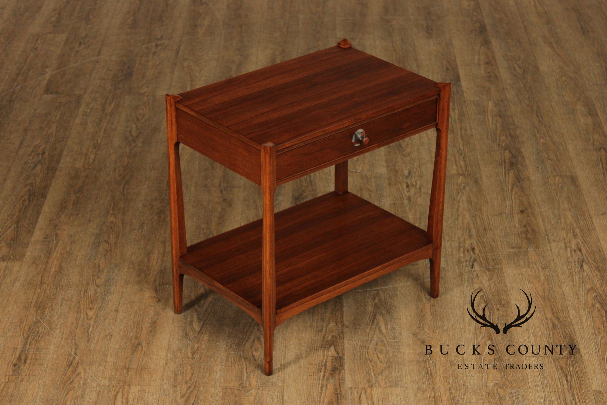 Thomasville Motif Mid Century Modern Walnut Pair Of One Drawer Nightstands