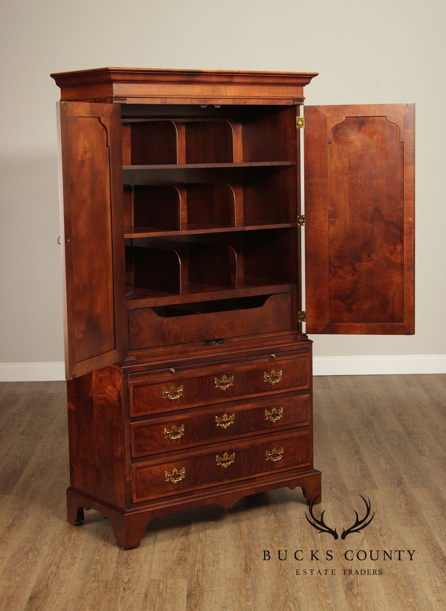 Henredon Aston Court Collection Mahogany Chippendale Bedroom Armoire Cabinet