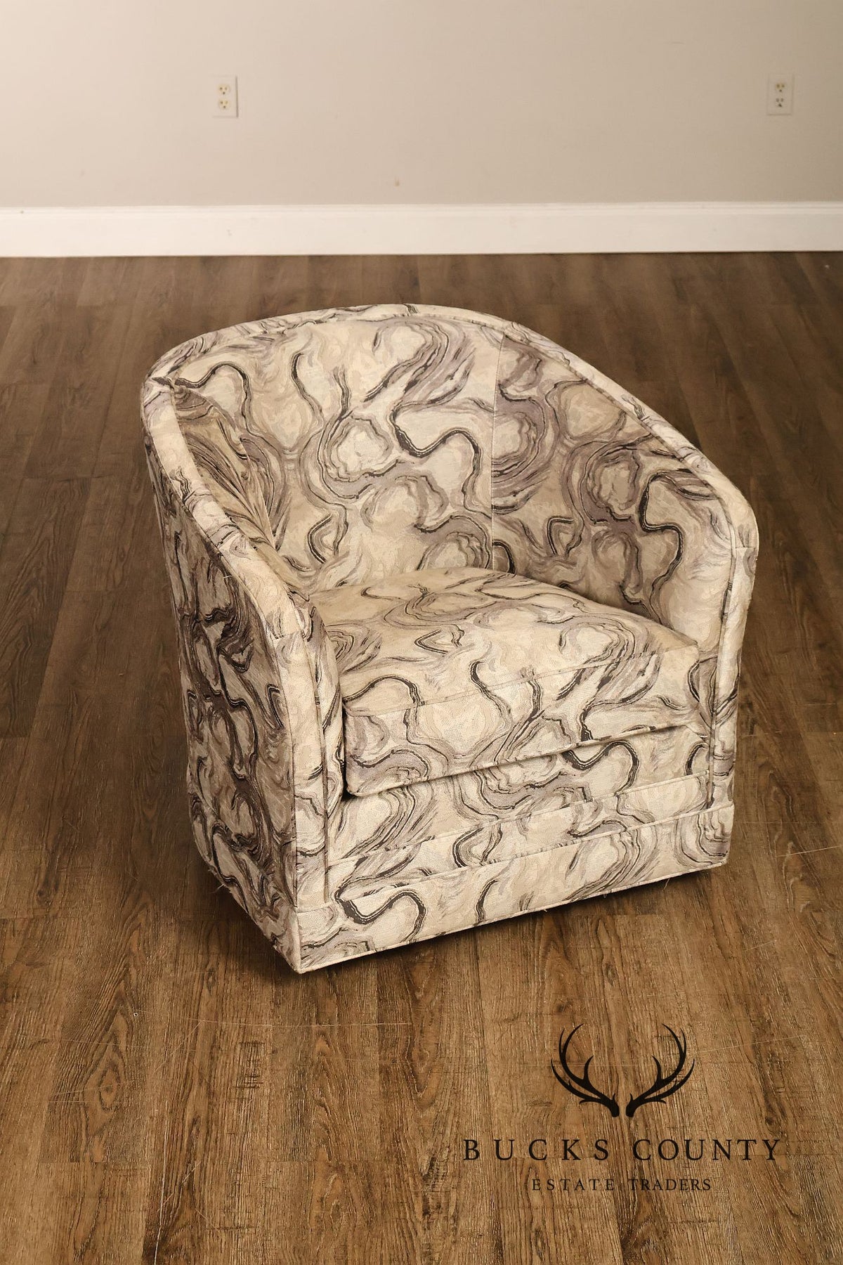 Thomasville Pair of Swivel Club Chairs