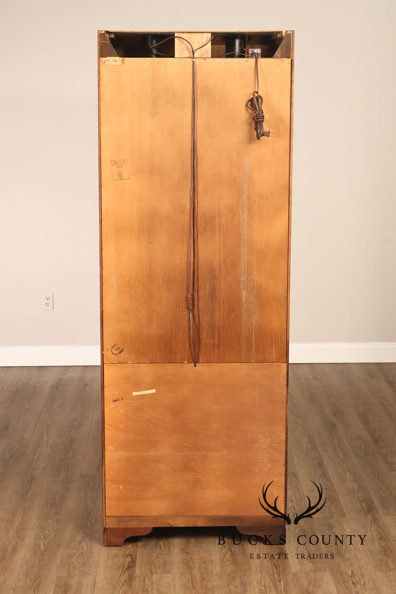 Thomasville Traditional Style Pair Lighted Curio Display Cabinets