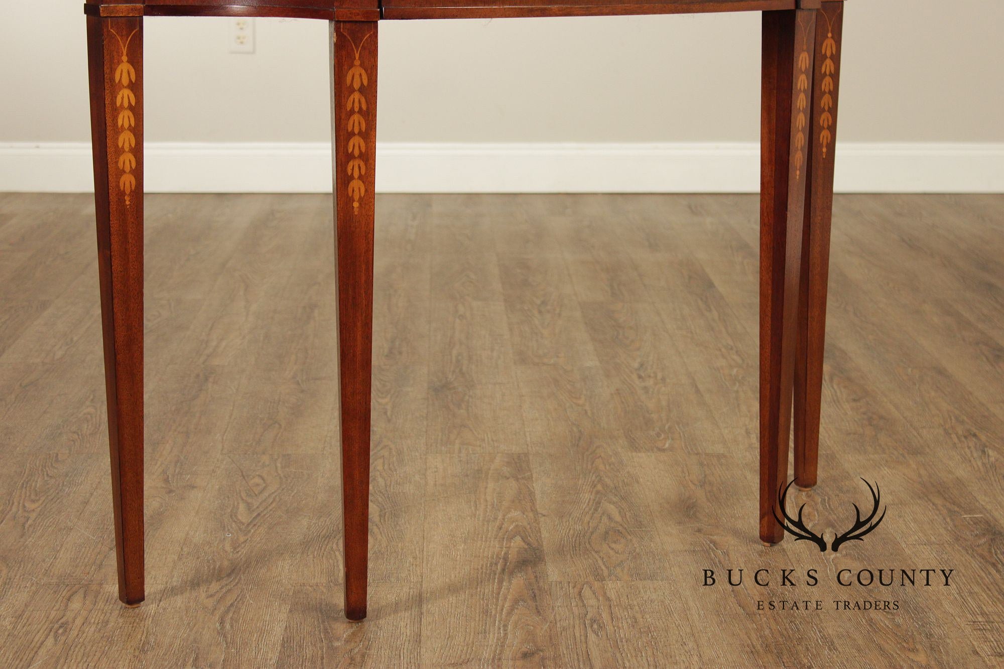 Thomasville The Mahogany Collection Hepplewhite Style Inlaid Console Table