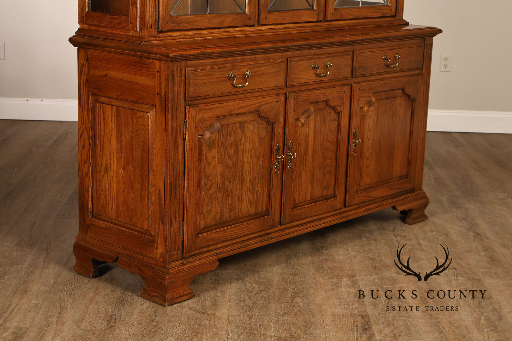 Ethan Allen Traditional Oak Lighted China Cabinet