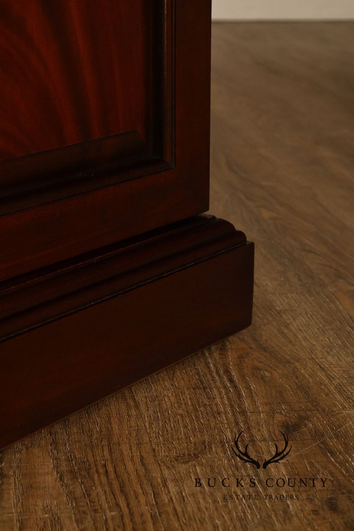 Thomasville Georgian Style Large Mahogany China Display Breakfront