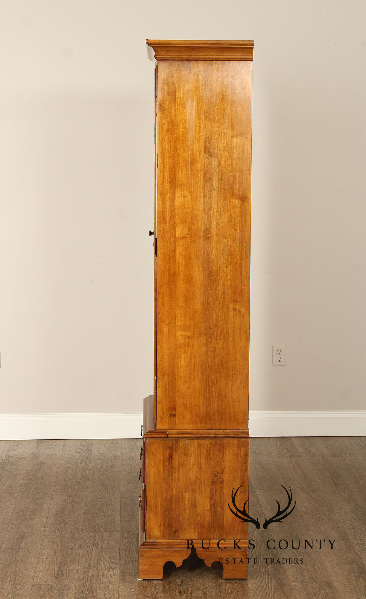 Ethan Allen 1776 Collection Maple Gun Cabinet