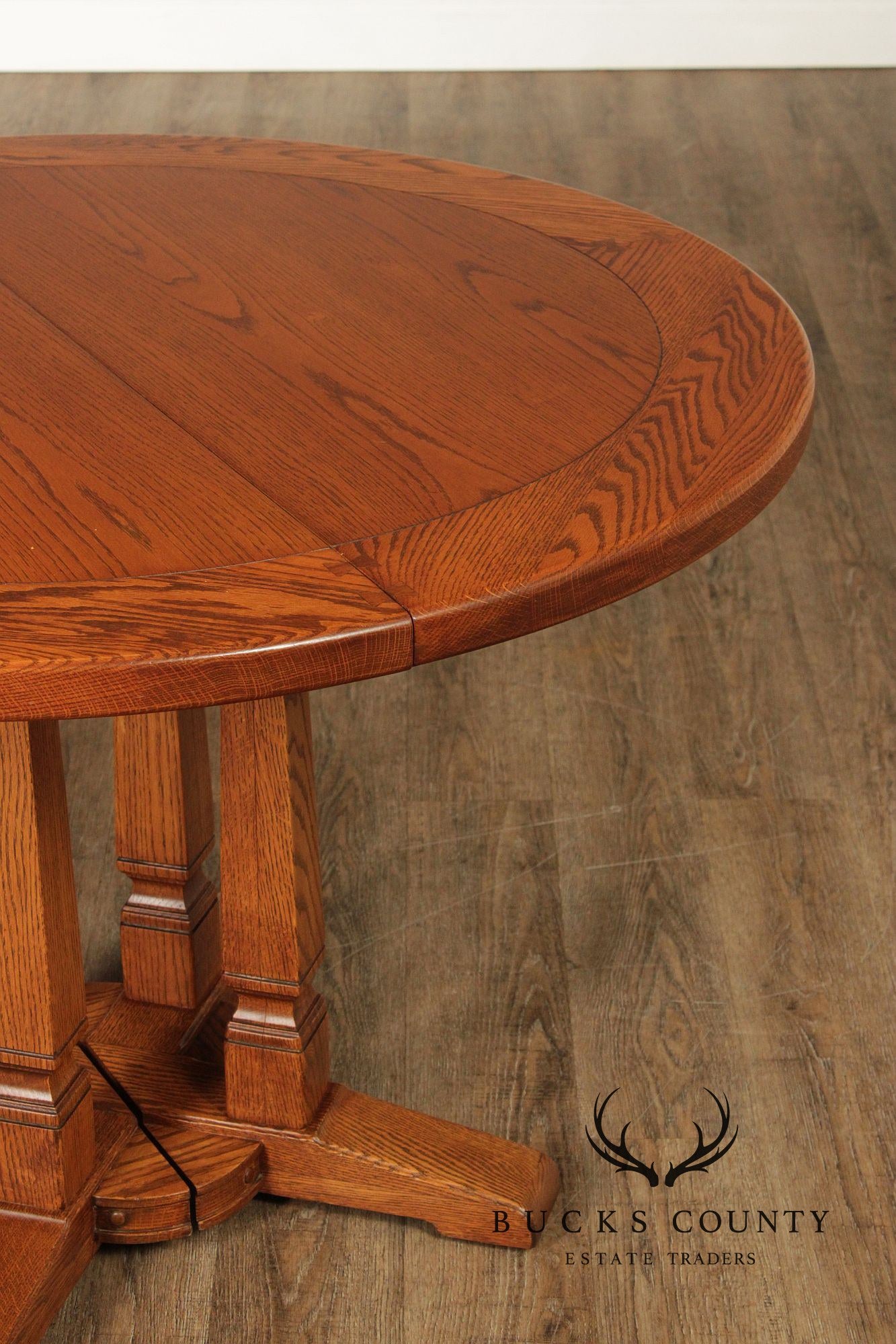 Romweber Round Viking Oak Expandable Dining Table With Four Leaves