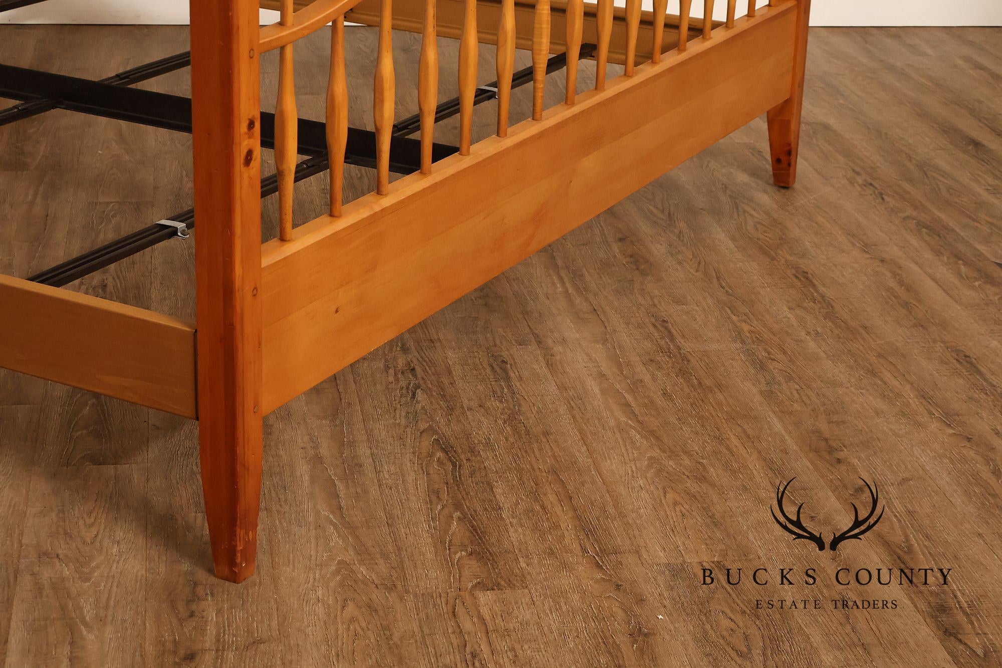 Ethan Allen Country Crossings Collection King Size Windsor Bed