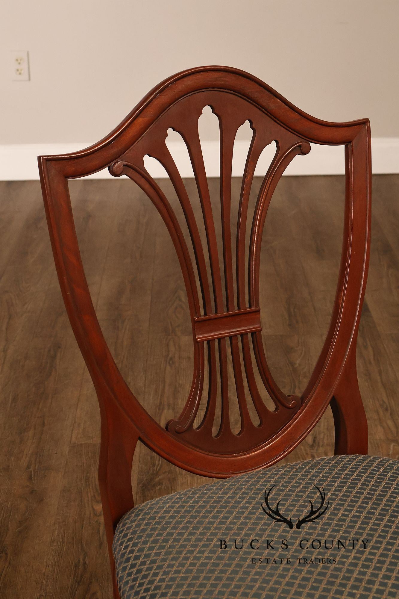 Hepplewhite Style Vintage 1940's Set of 6 Mahogany Shield Back Dining Chairs