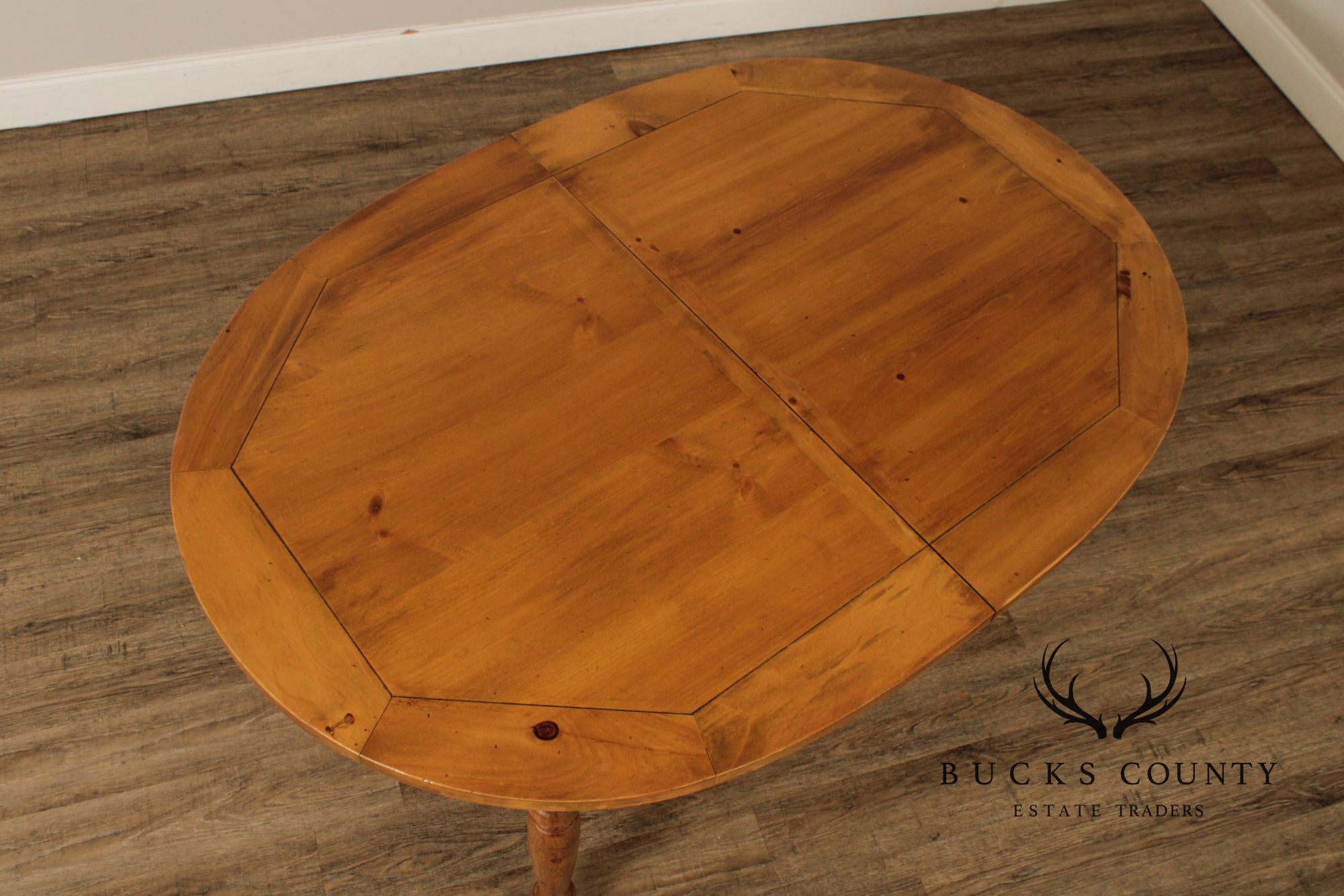Farmhouse Pine Extendable Oval Dining Table