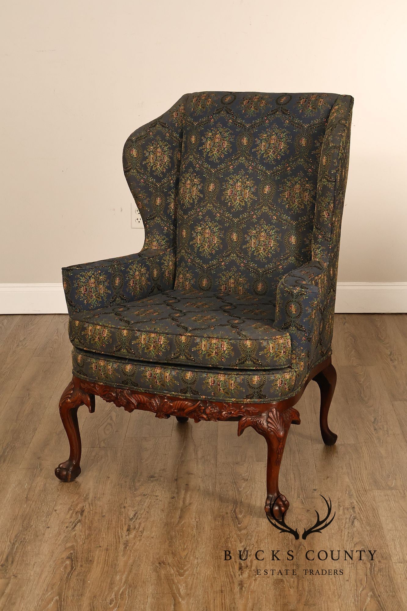 1930s Vintage Chippendale Style Carved Hardwood Eagle Wing Chair
