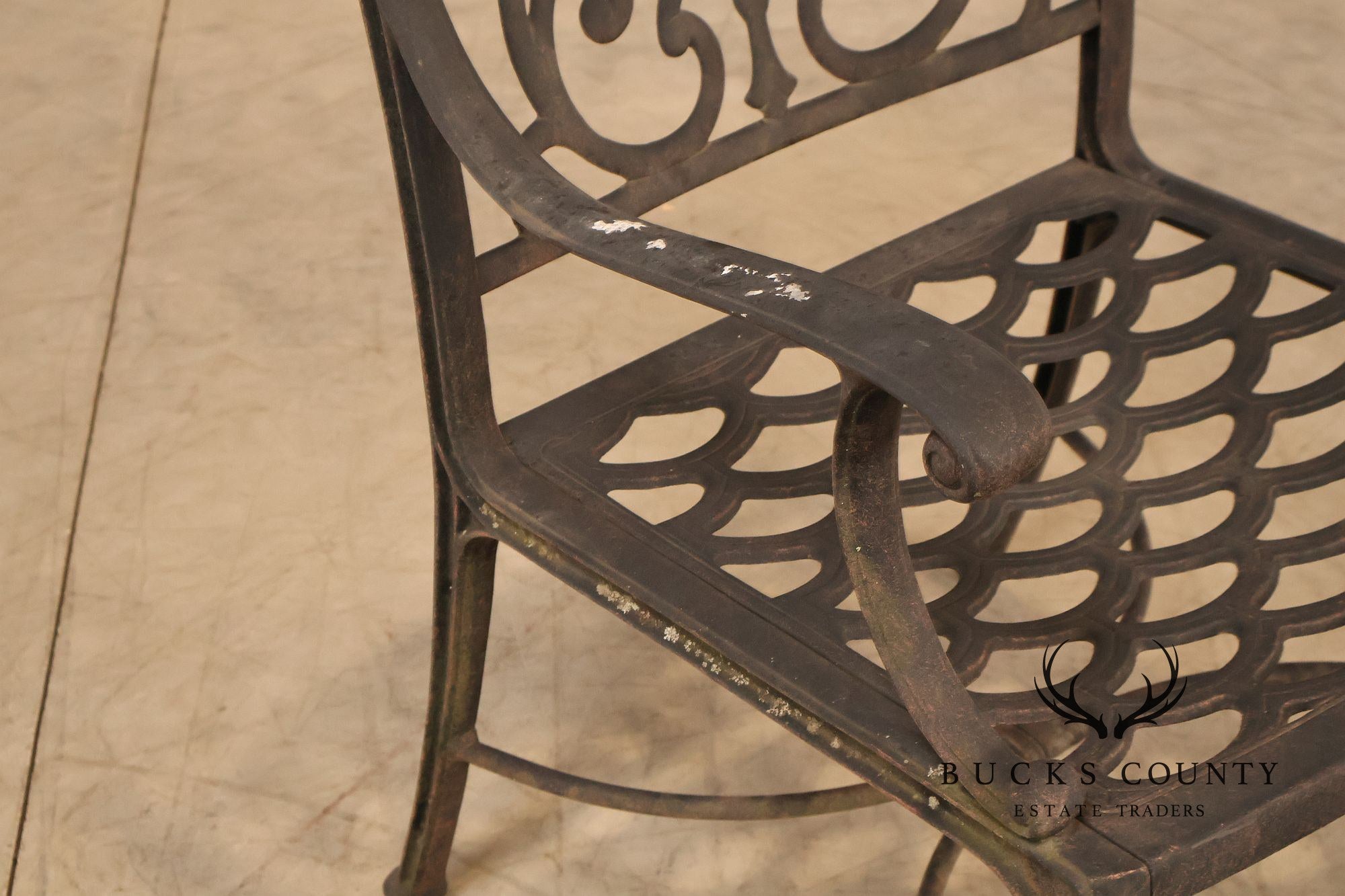 Hanamint Outdoor Round Cast Aluminum Dining Table and Chair Set