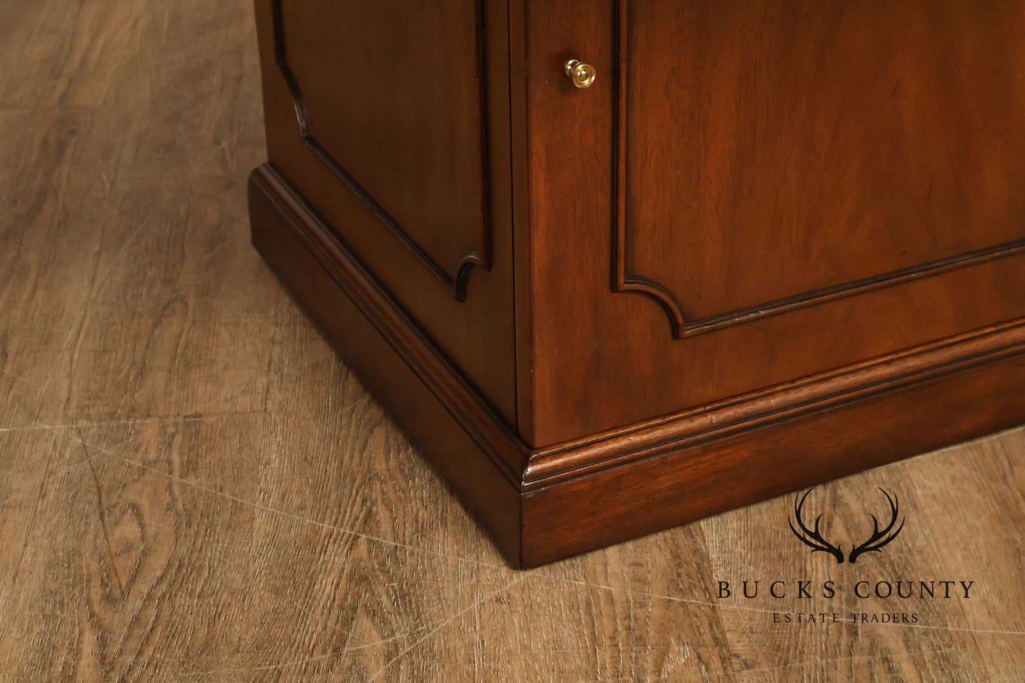 Kittinger Leather Top Round Rent Table With Drawers T295