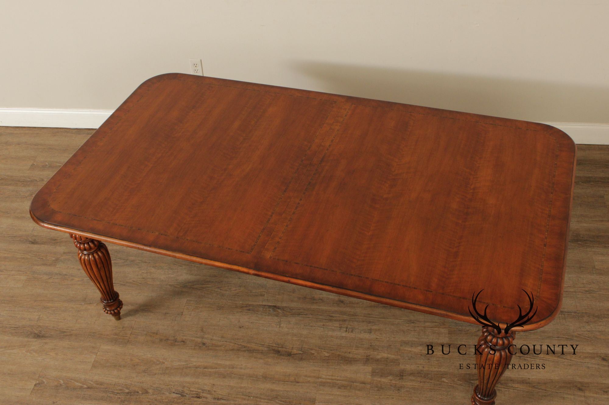 Henredon Somerton Banded Mahogany Rectangular Dining Table With Fluted Legs