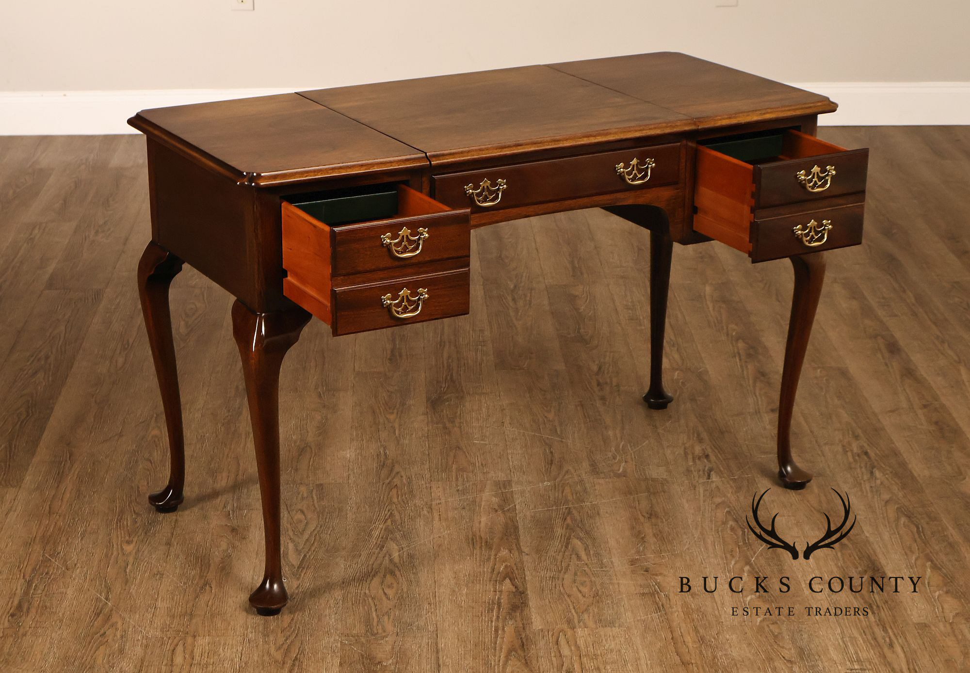 Stickley Queen Anne Style Mahogany Vanity Dressing Table