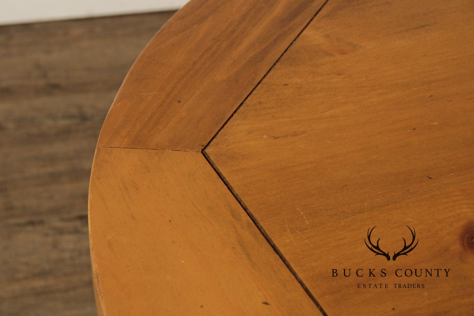 Farmhouse Pine Extendable Oval Dining Table
