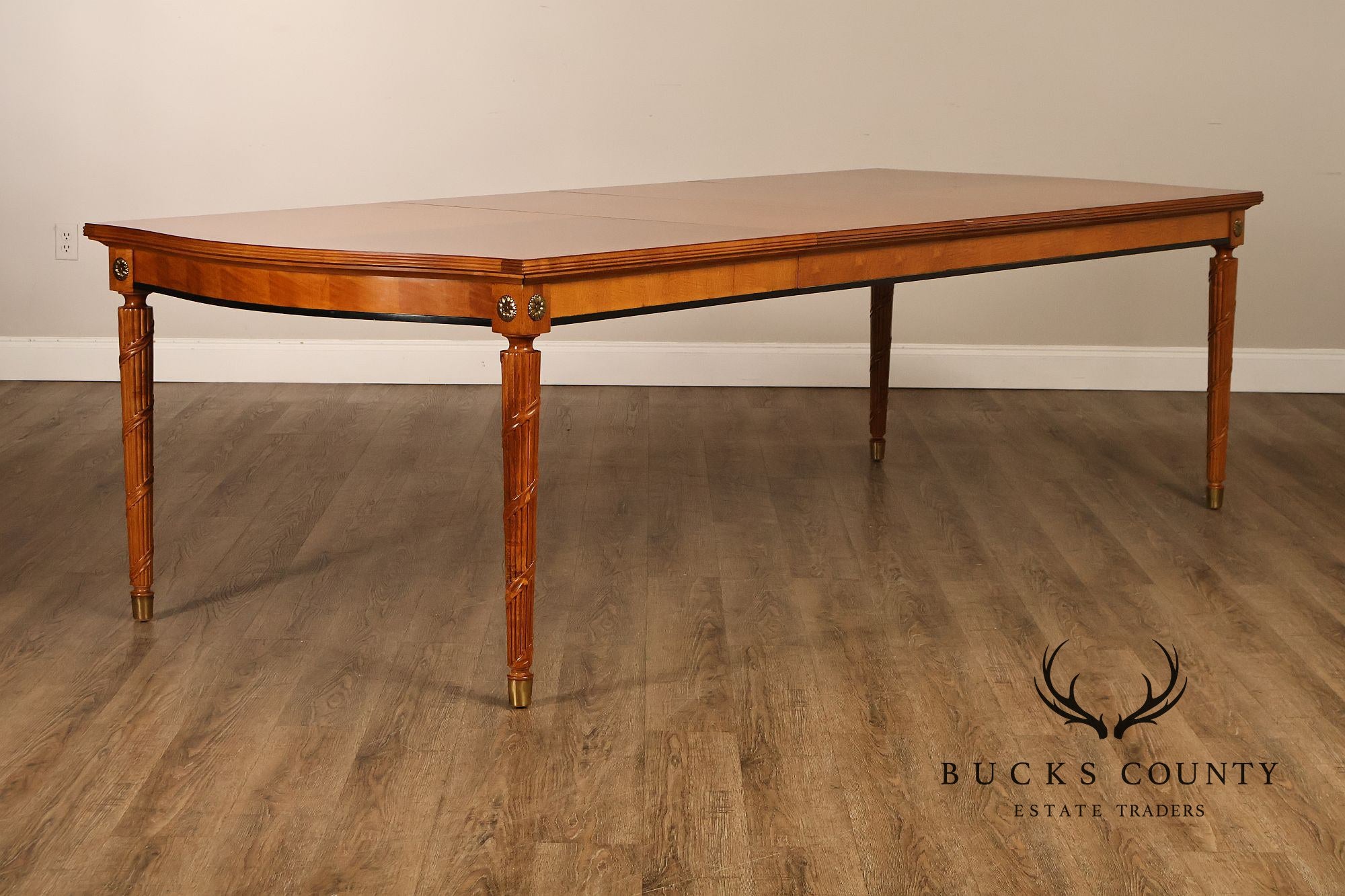 Thomasville Grand Classics Collection Louis XVI Neoclassical Dining Room Table with Leaves