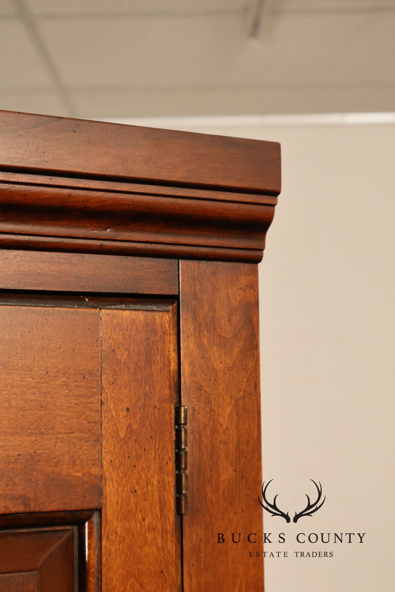Thomasville Traditional Cherry Finish Entertainment Armoire Media Cabinet