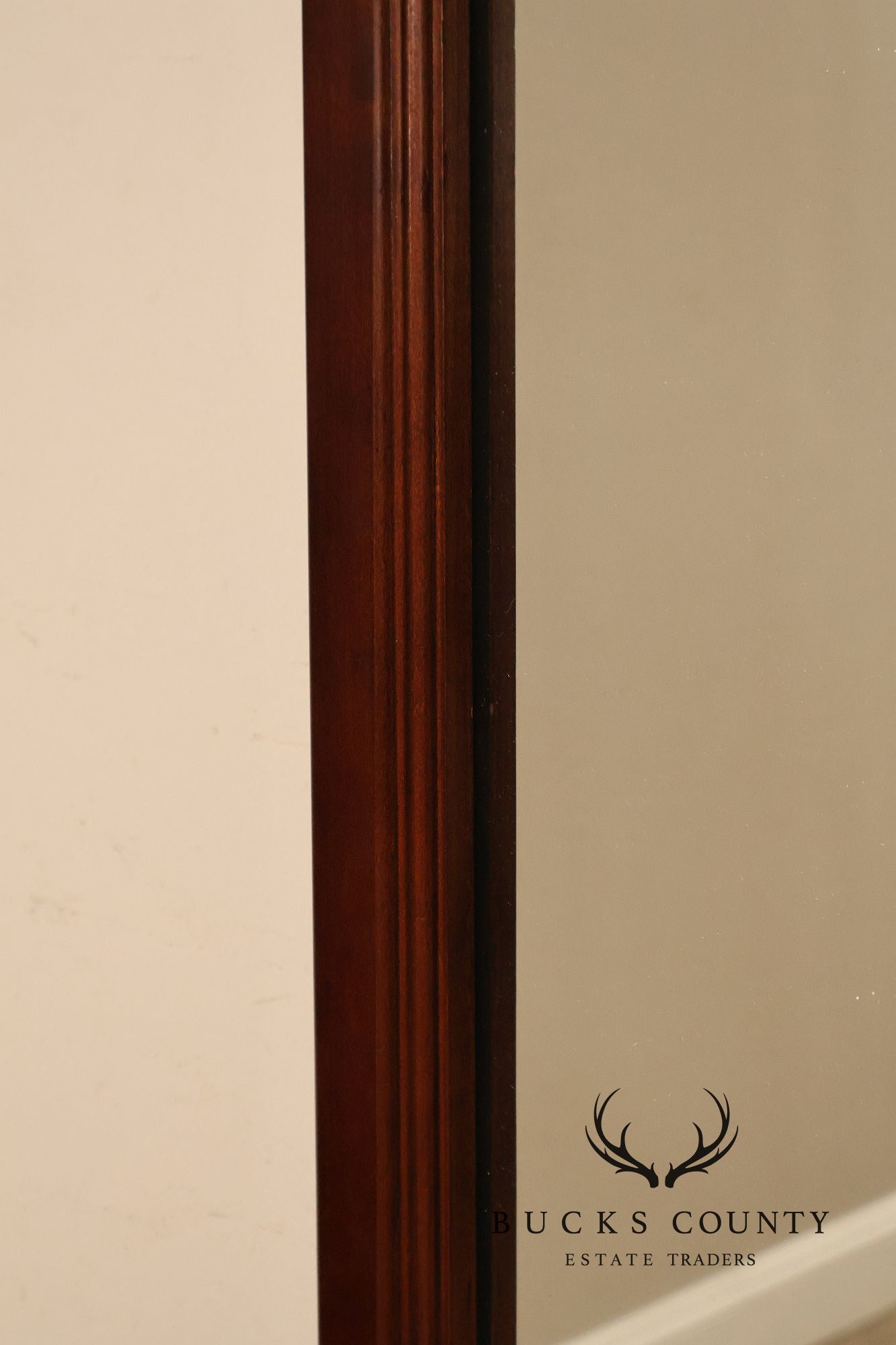Pulaski Furniture Queen Anne Style Mahogany Wall Mirror