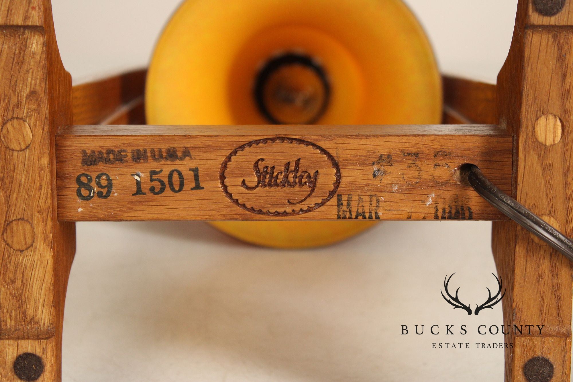 Stickley Mission Collection Oak Table Lamp With Art Glass Shade