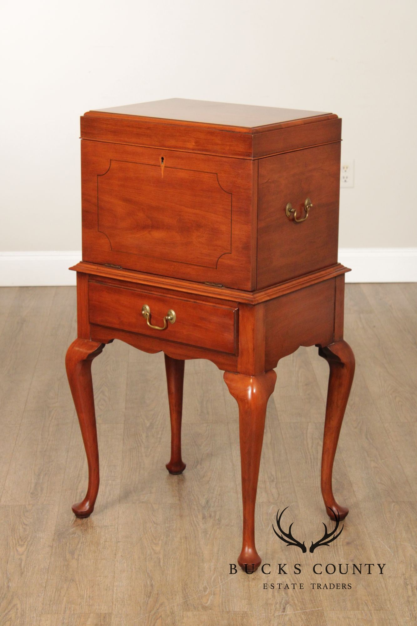 Henkel Harris Cherry Queen Anne Cellarette