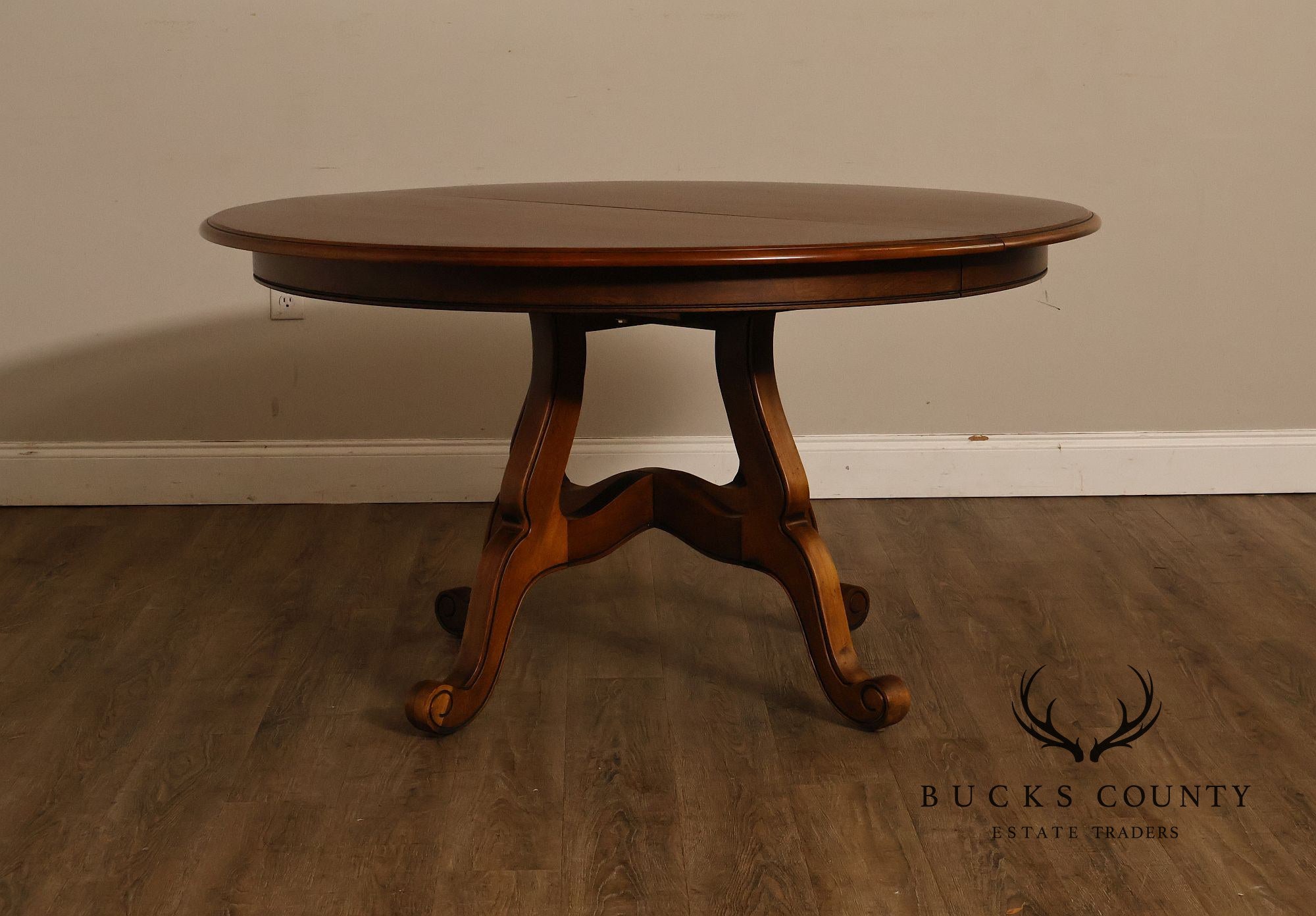 Ethan Allen Country French Style Round Extension Dining Table