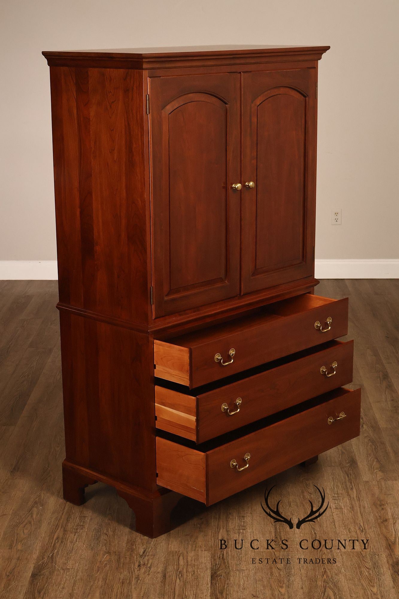 Stickley Traditional Chippendale Style Storage Press