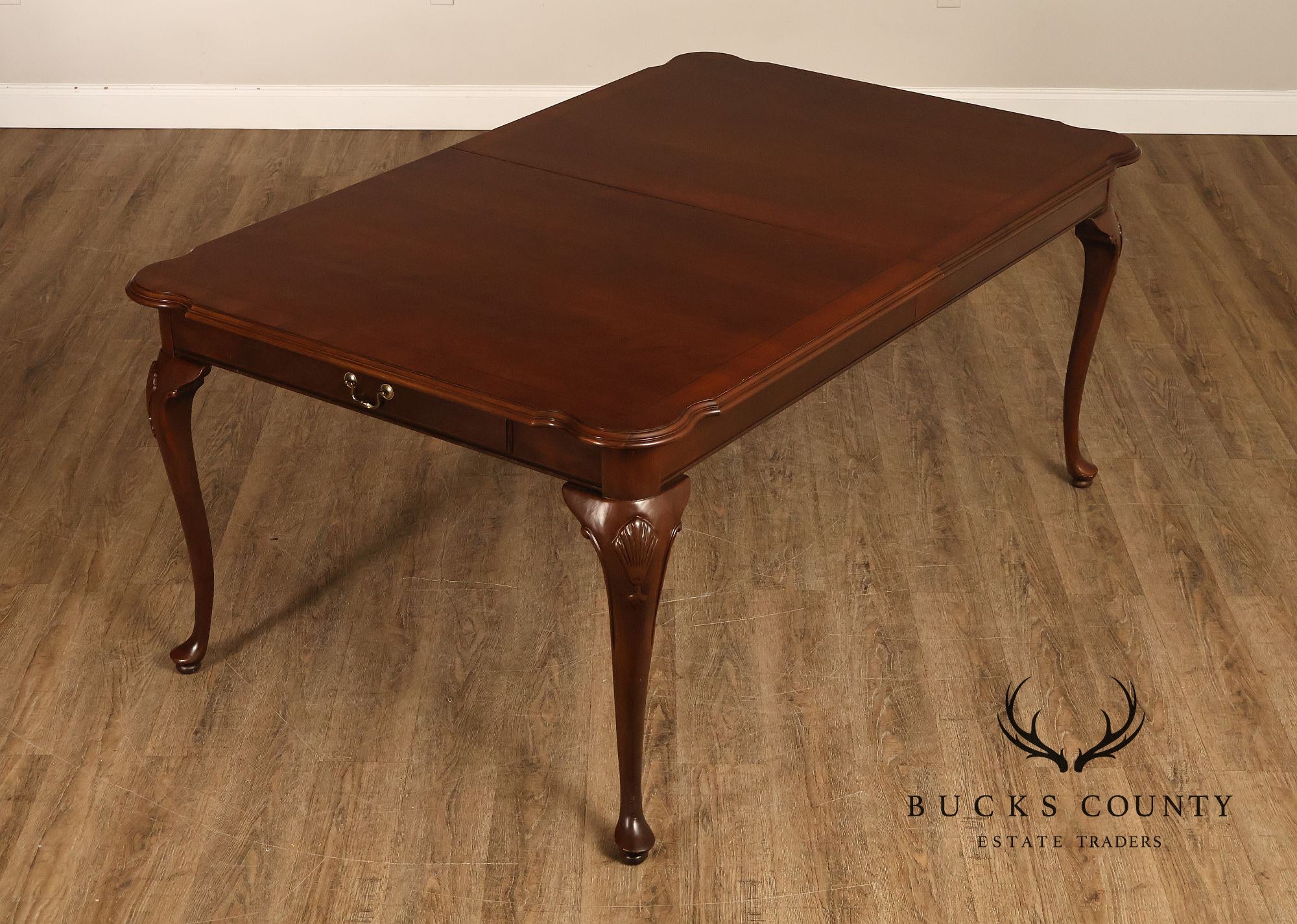 Ethan Allen Queen Anne Style Expandable Cherry Dining Table