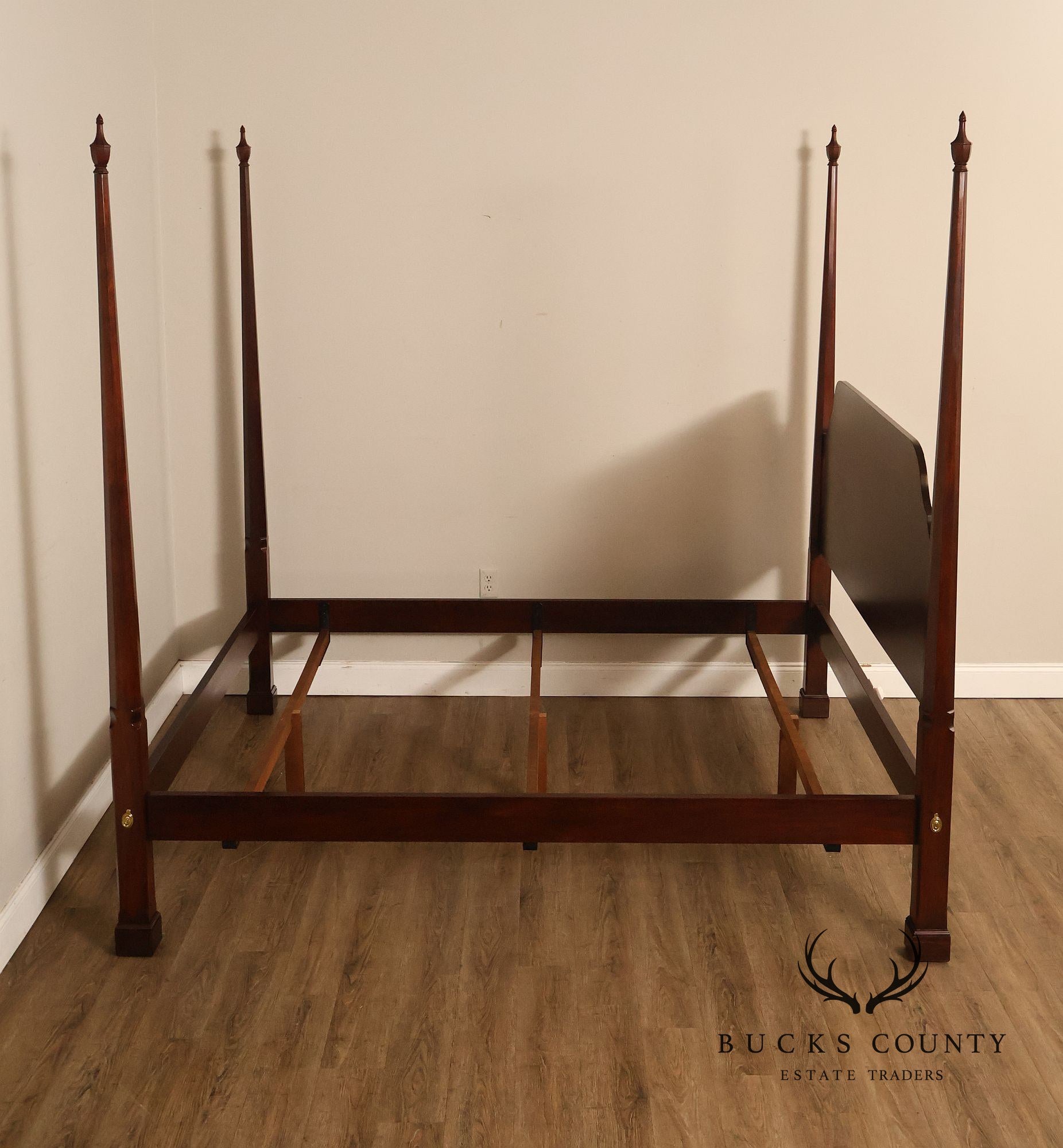 Henkel Harris Mahogany King Pencil Point Poster Bed