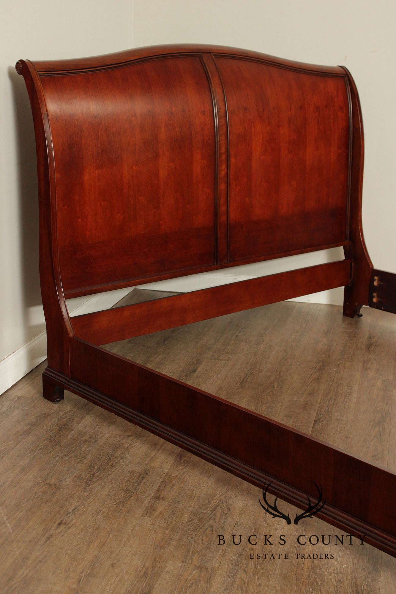 Traditional Style Cherry King Sleigh Bed