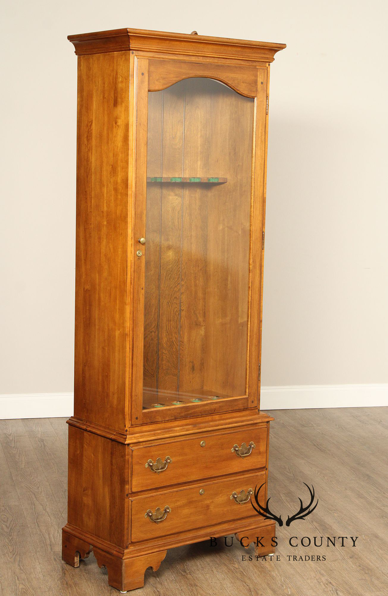 Ethan Allen 1776 Collection Maple Gun Cabinet