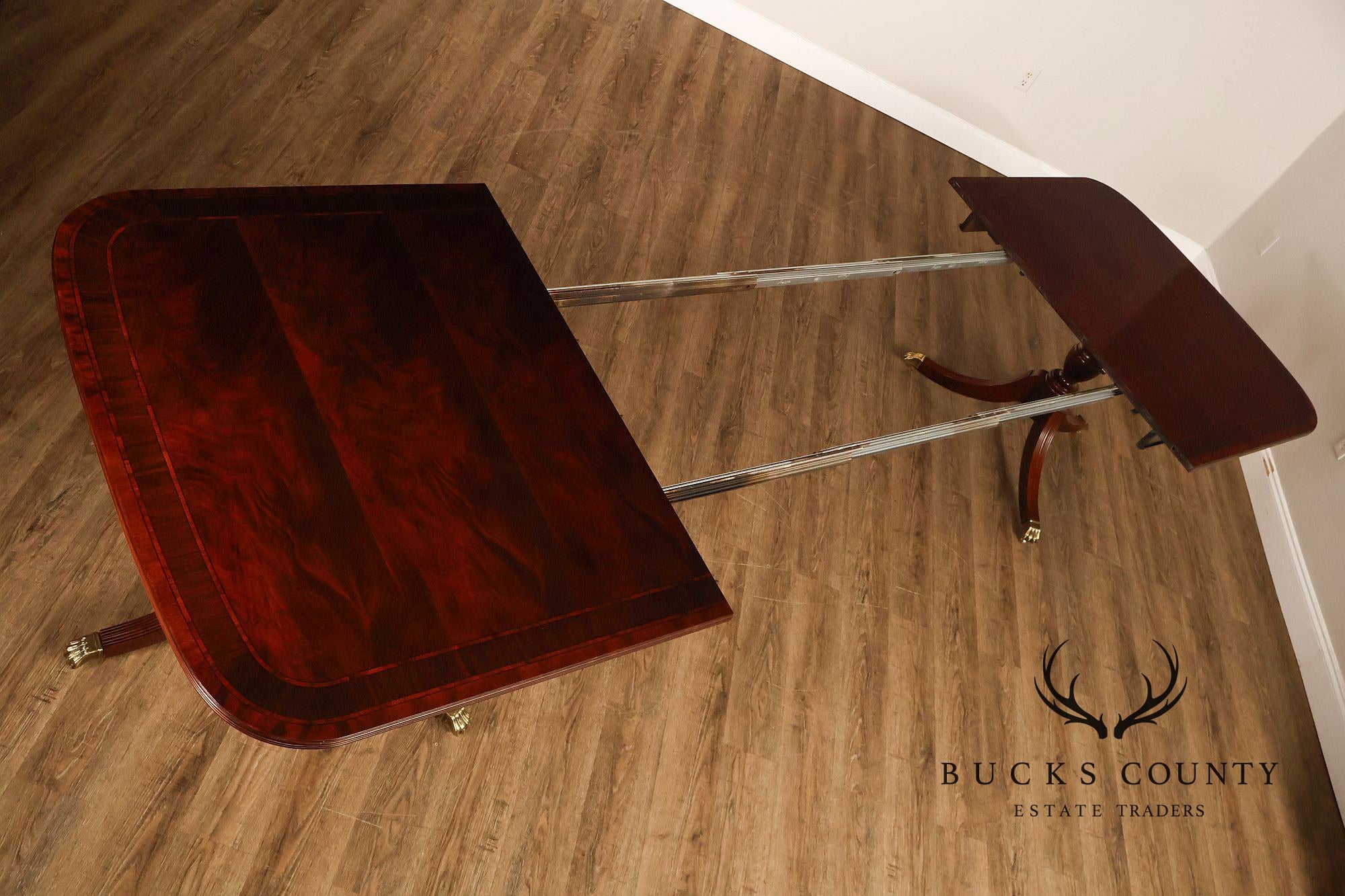 Thomasville Banded Mahogany Double Pedestal Extendable Dining Table