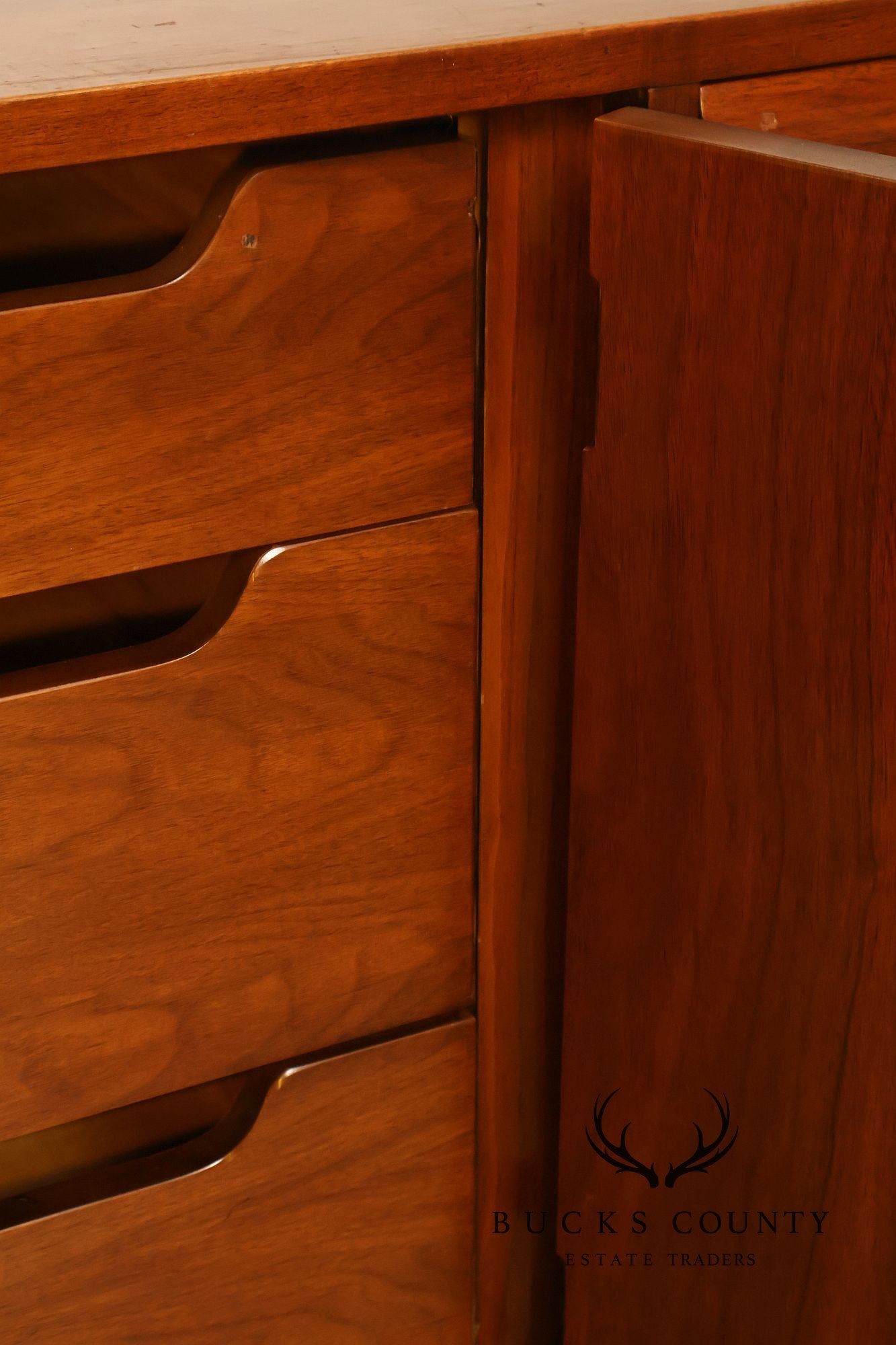 Merton Gershun For American Of Martinsville Mid Century Modern Walnut Lowboy Dresser