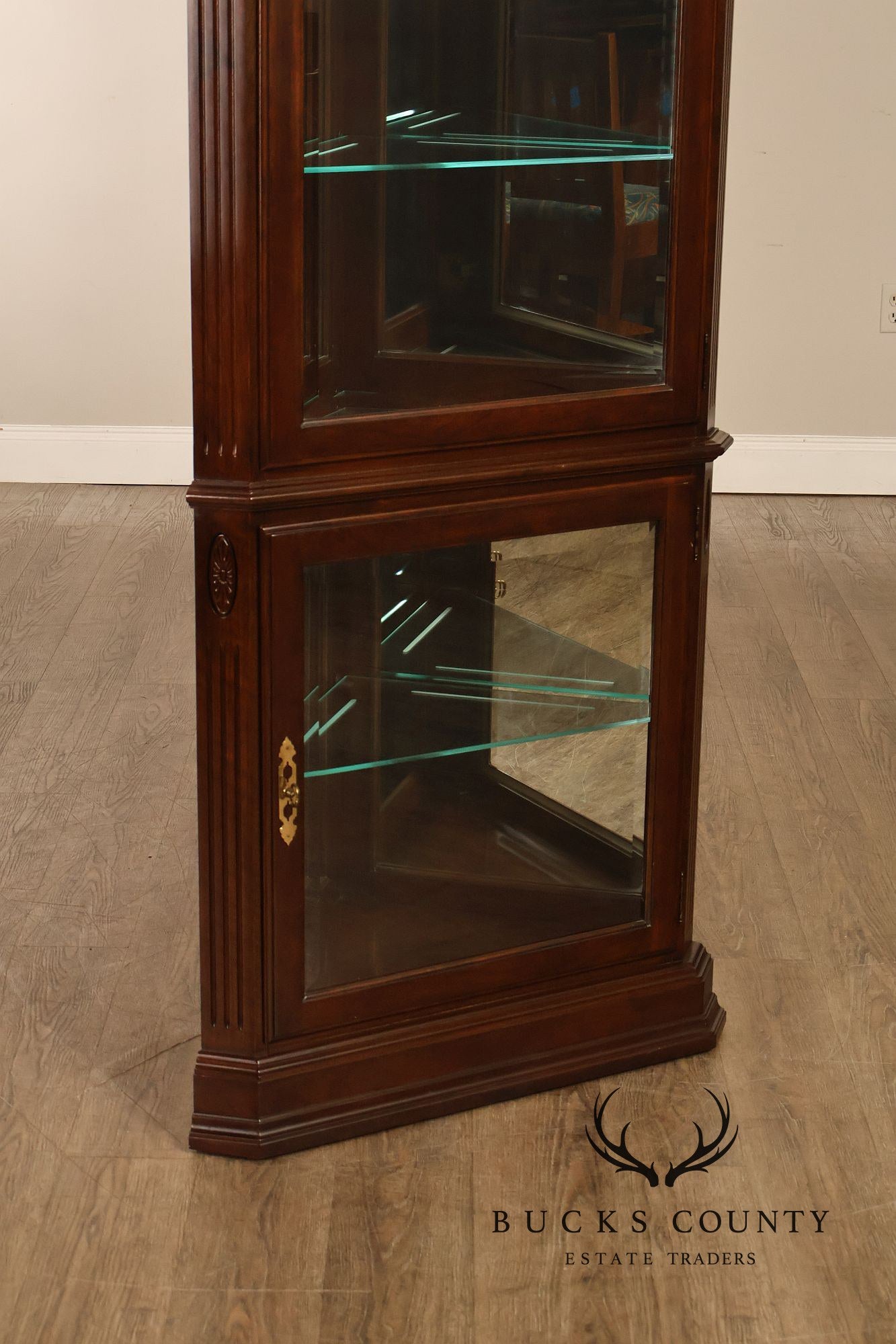 Ethan Allen Georgian Court Collection Corner Curio Display Cabinet