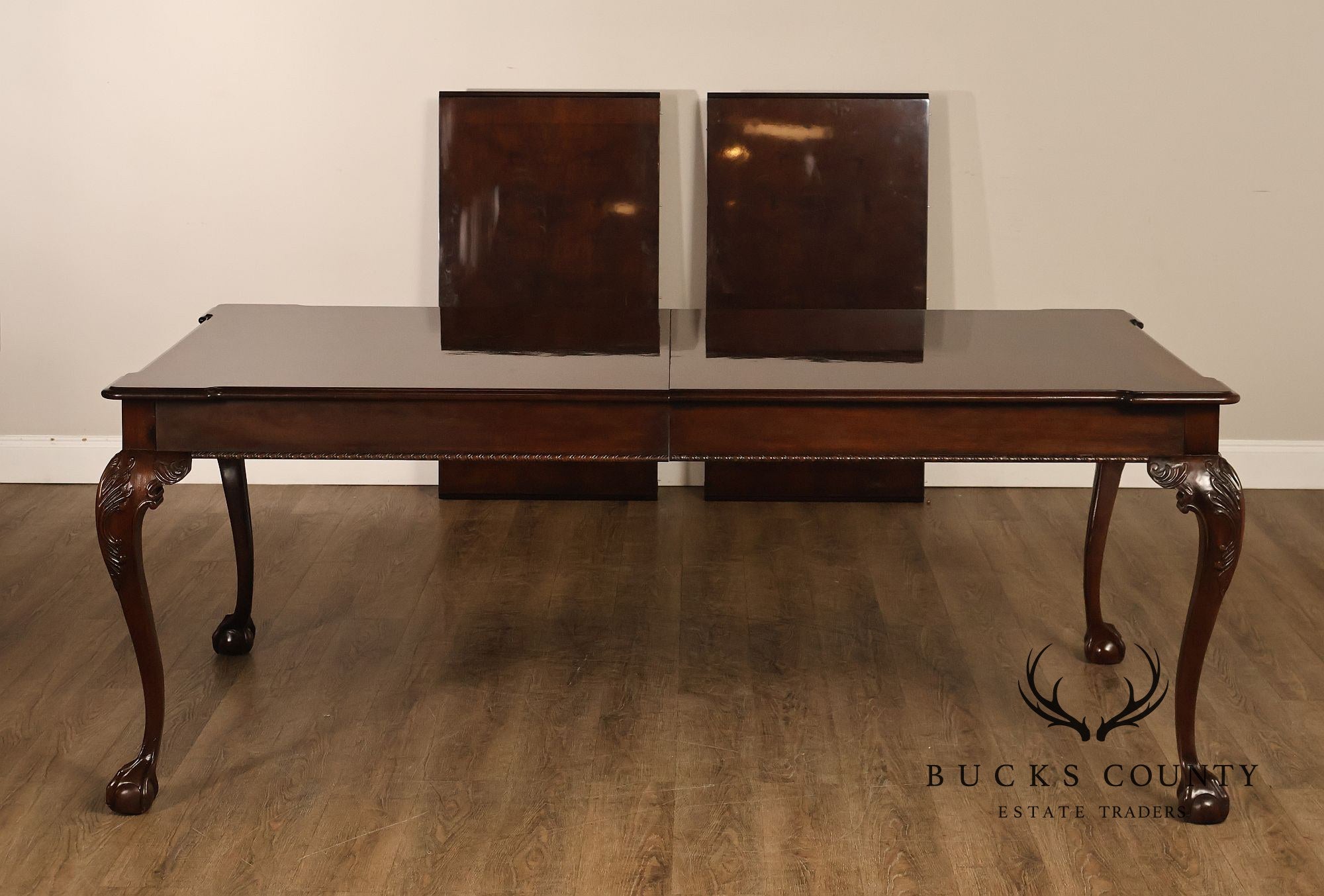 Henredon Rittenhouse Square Collection Chippendale Style Mahogany Expandable Dining Table